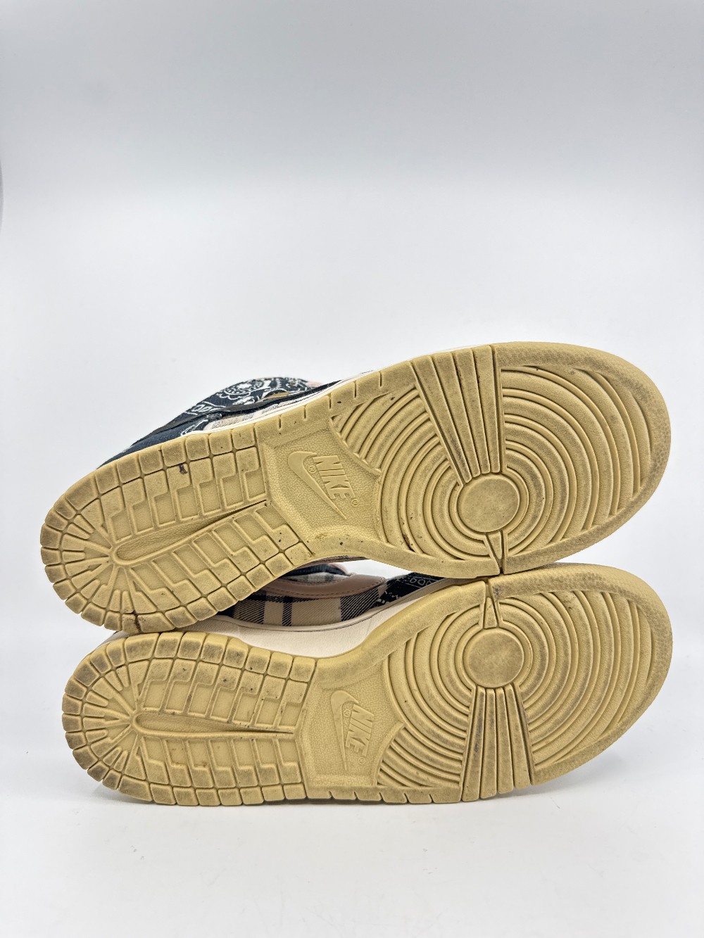 *USED* NIKE SB DUNK LOW - TRAVIS SCOTT