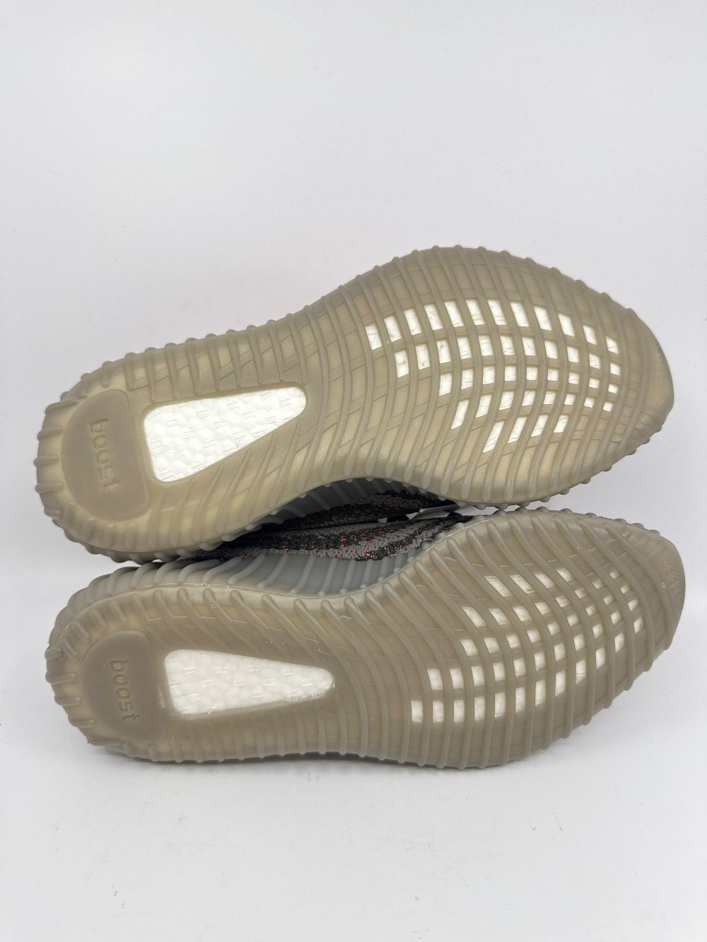 *NO BOX* YEEZY 350 BOOST V2 - BELUGA REFLECTIVE