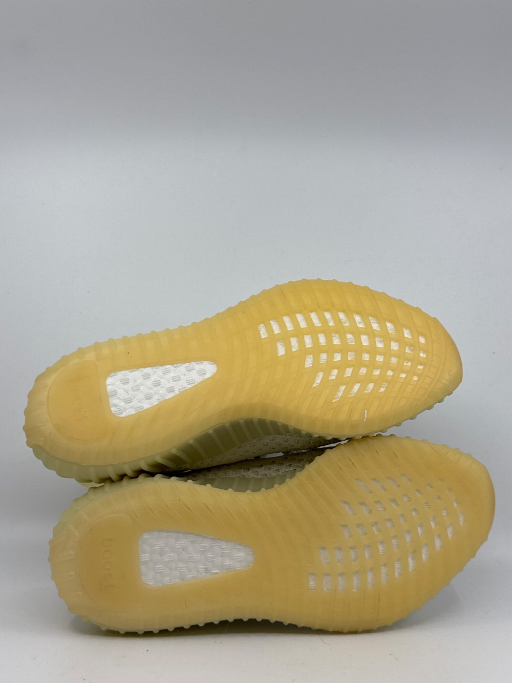 *NO BOX* YEEZY 350 BOOST V2 - LIGHT