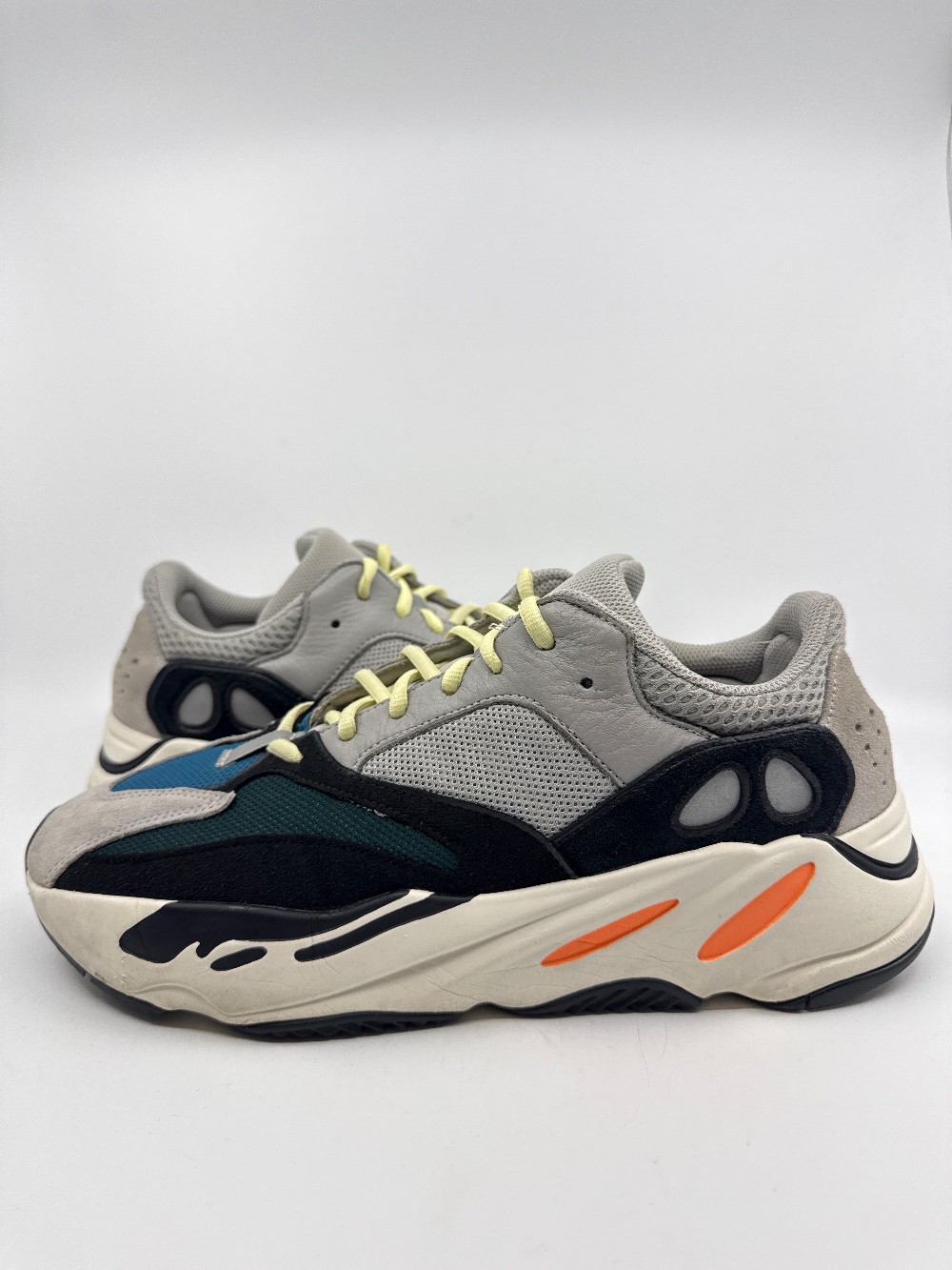 *USED* YEEZY 700 - WAVE RUNNER