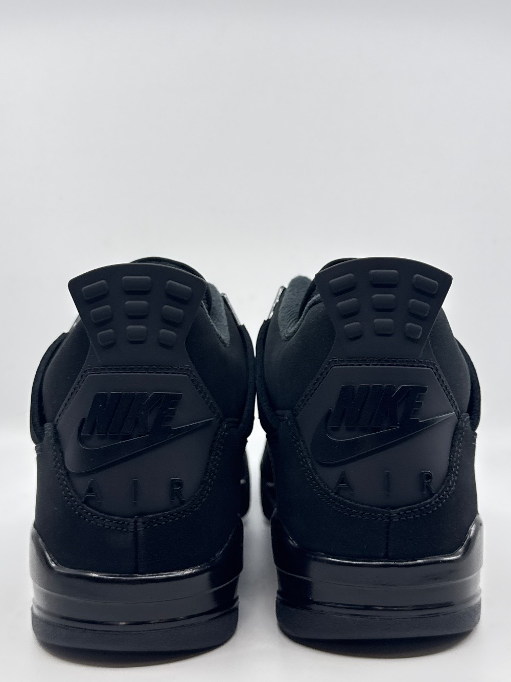 AJ 4 - BLACK CAT (2025)