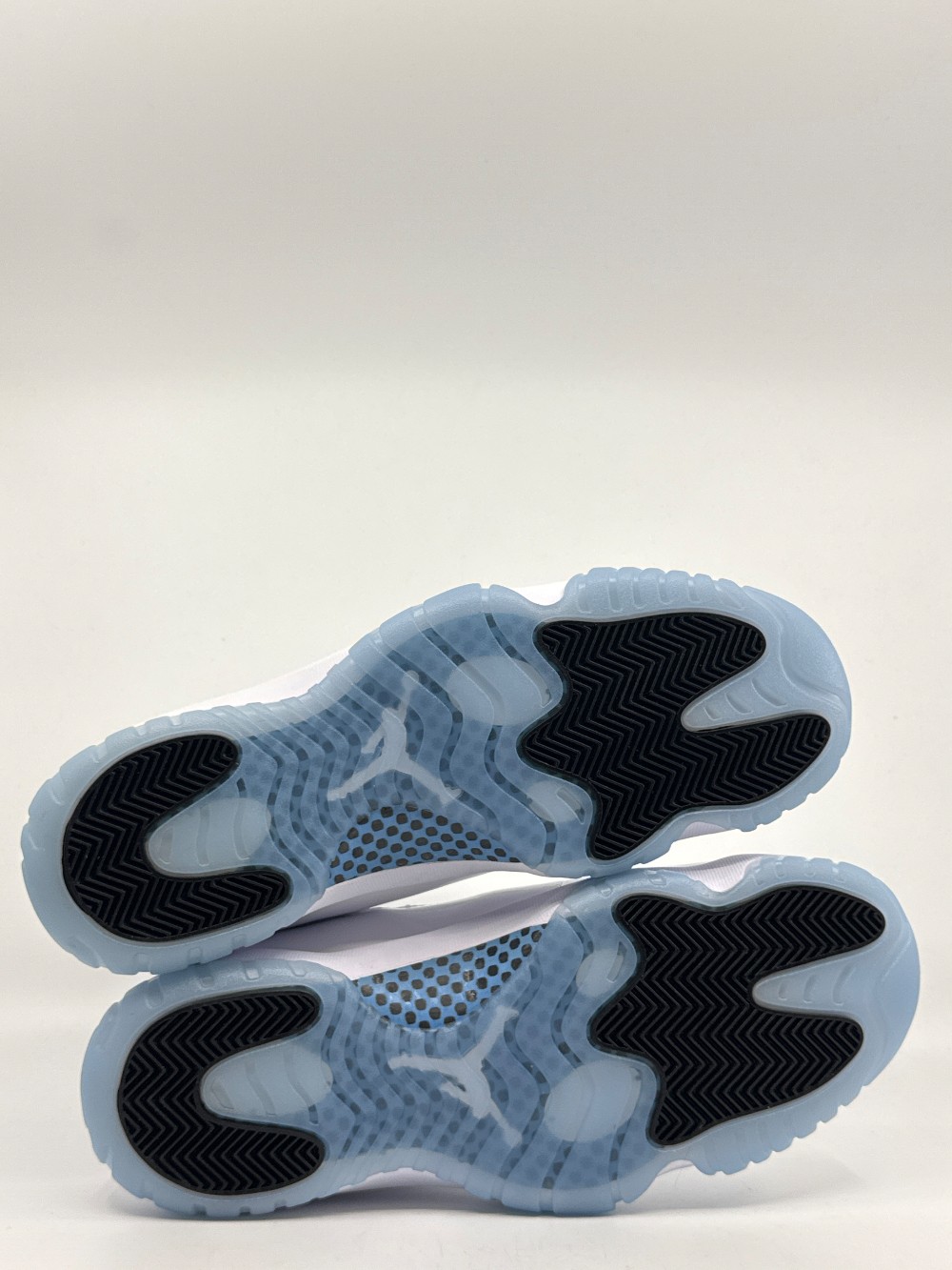 AJ 11 - LEGEND BLUE (2024)