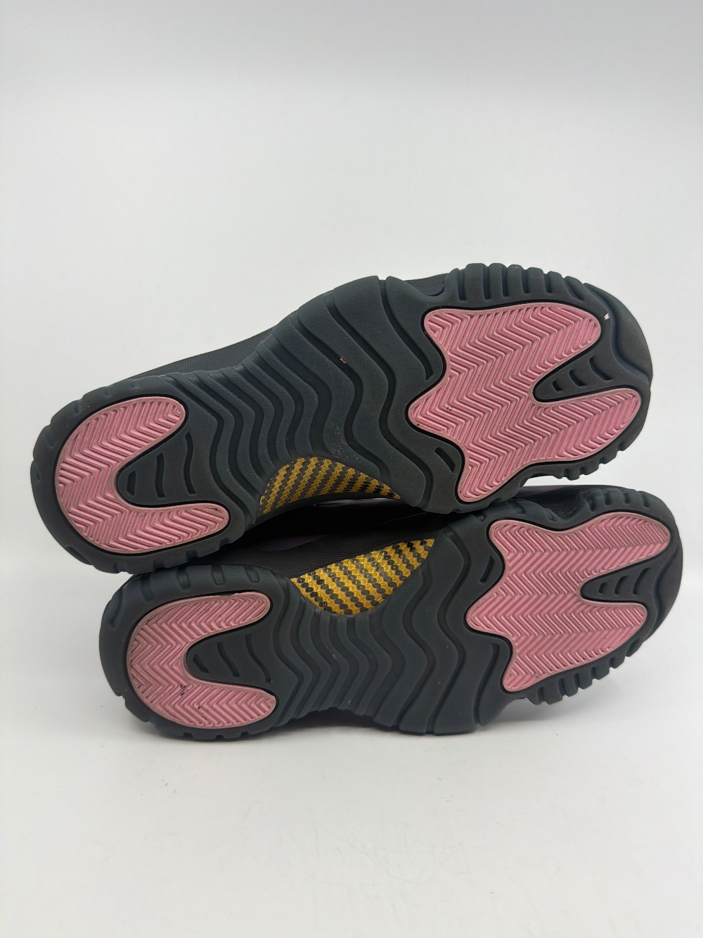 *USED* AJ 11 - MOJAVE