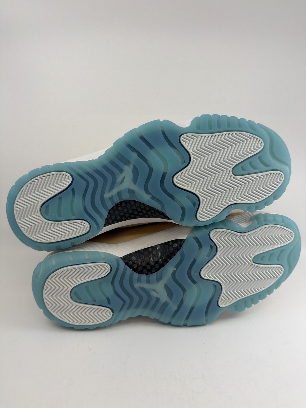 *NO BOX* AJ 11 - H TOWN