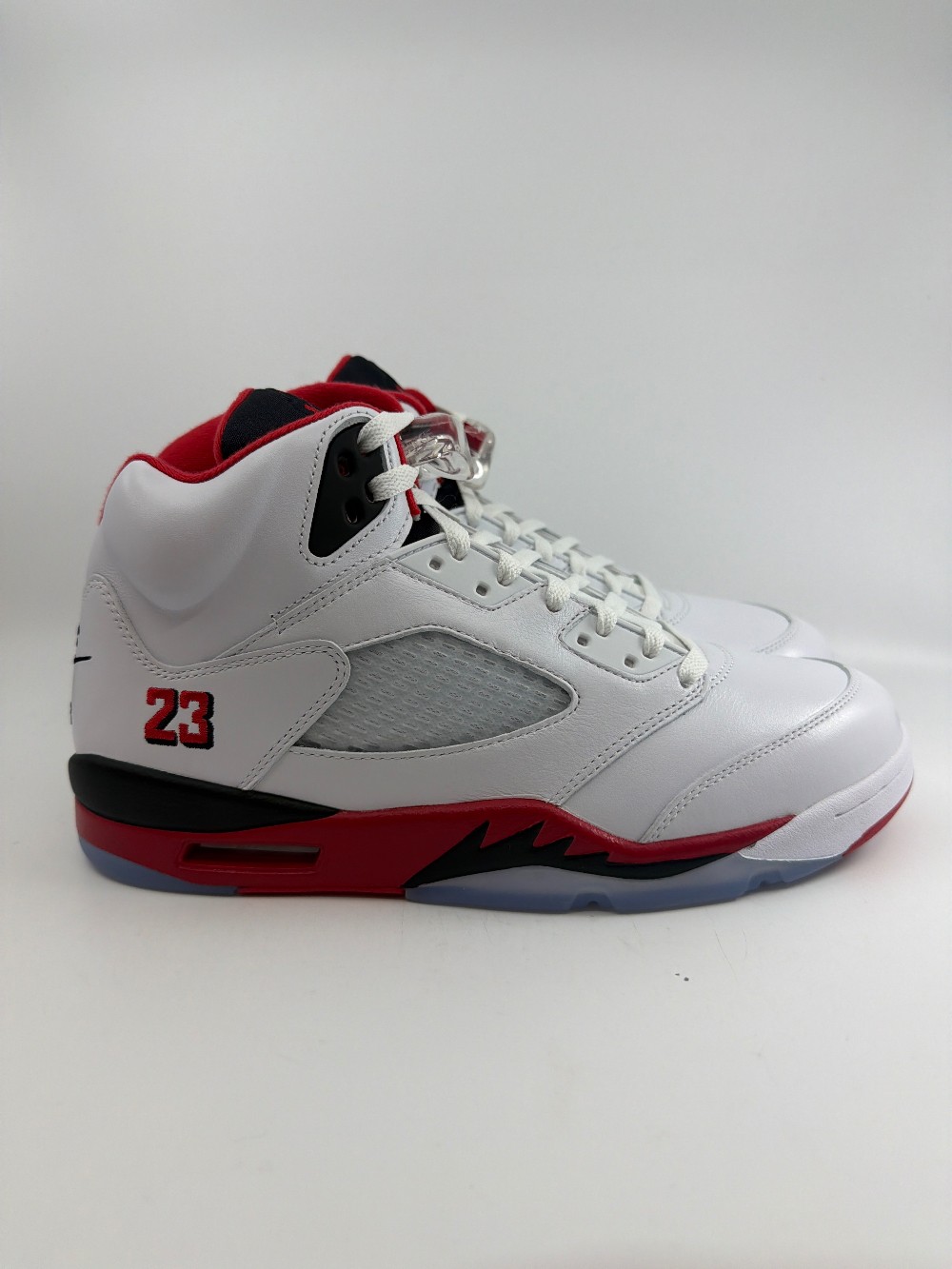 AJ 5 - FIRE RED BLACK TONGUE (2025)