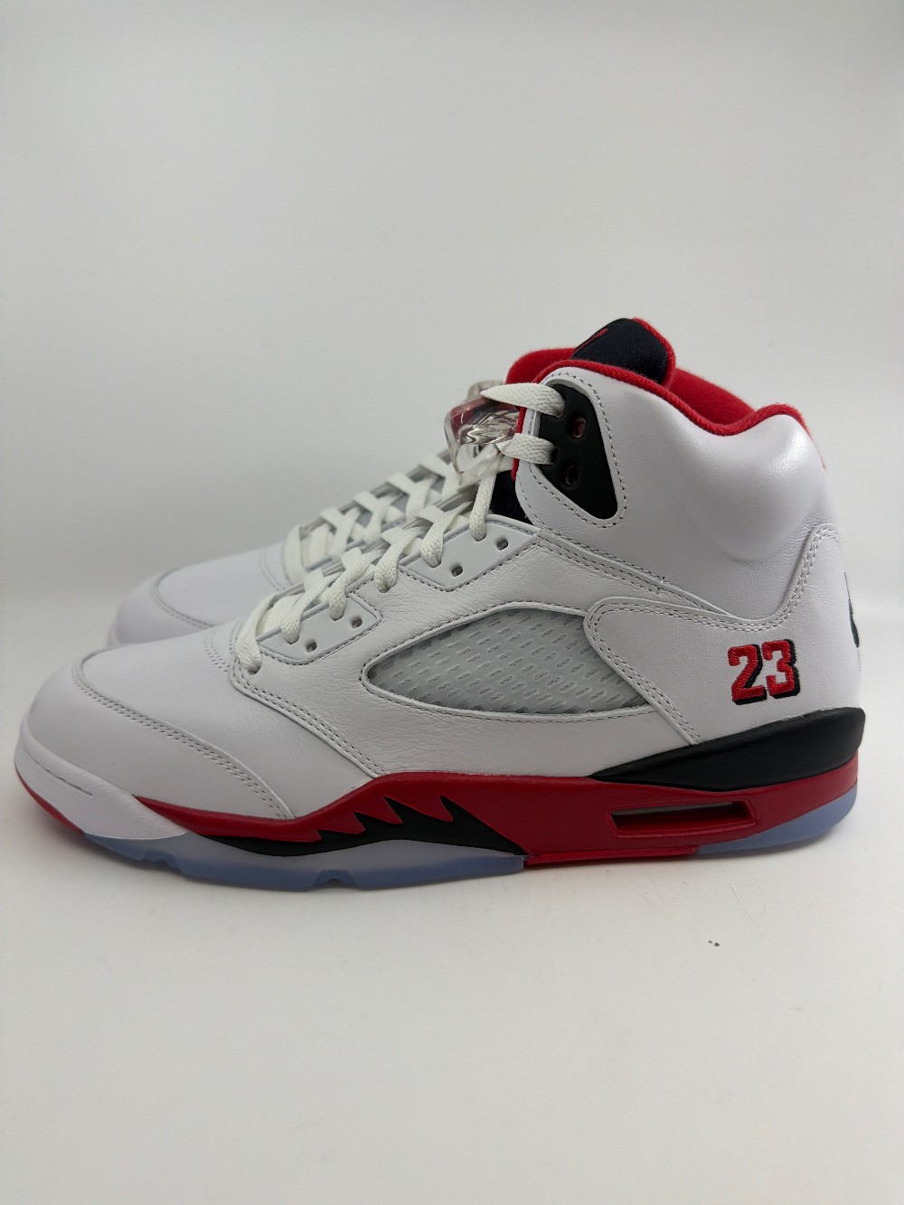 AJ 5 - FIRE RED BLACK TONGUE (2025)
