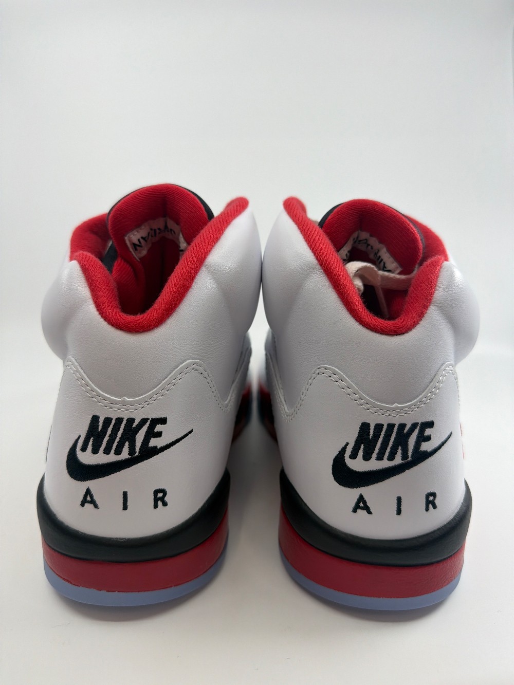AJ 5 - FIRE RED BLACK TONGUE (2025)