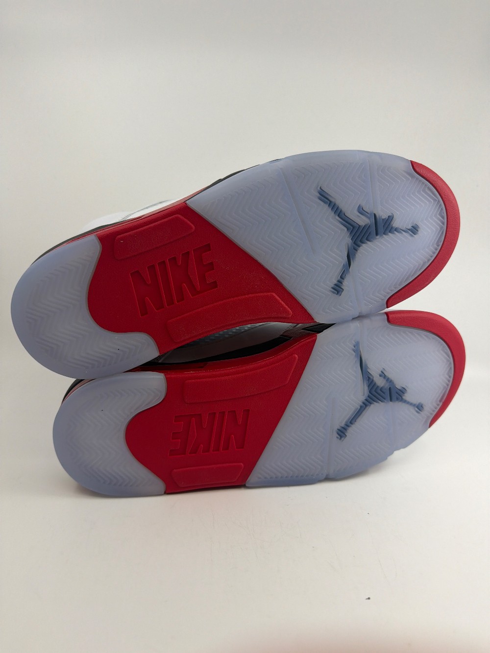 AJ 5 - FIRE RED BLACK TONGUE (2025)