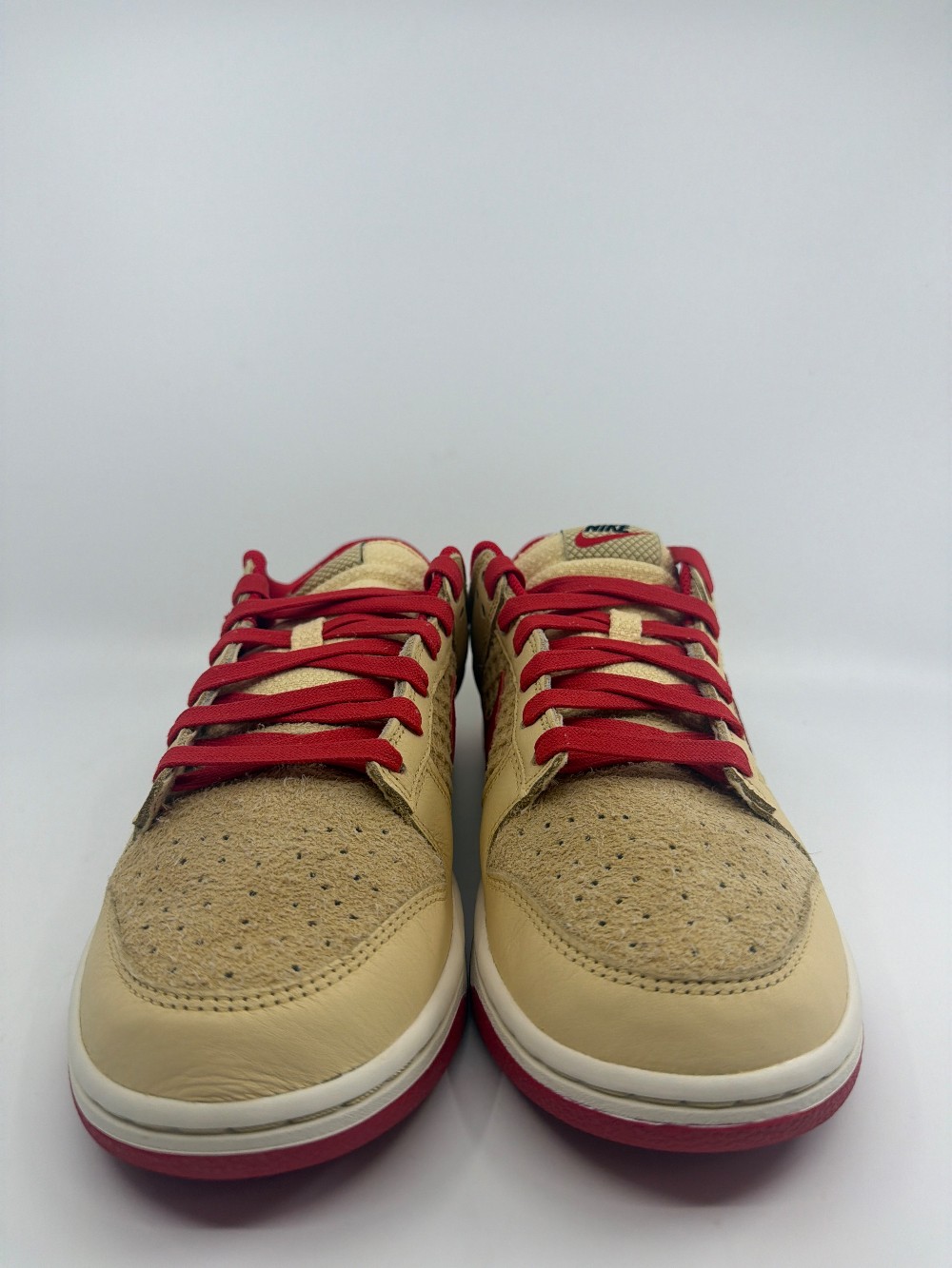 NIKE DUNK LOW - STRAWBERRY WAFFLE