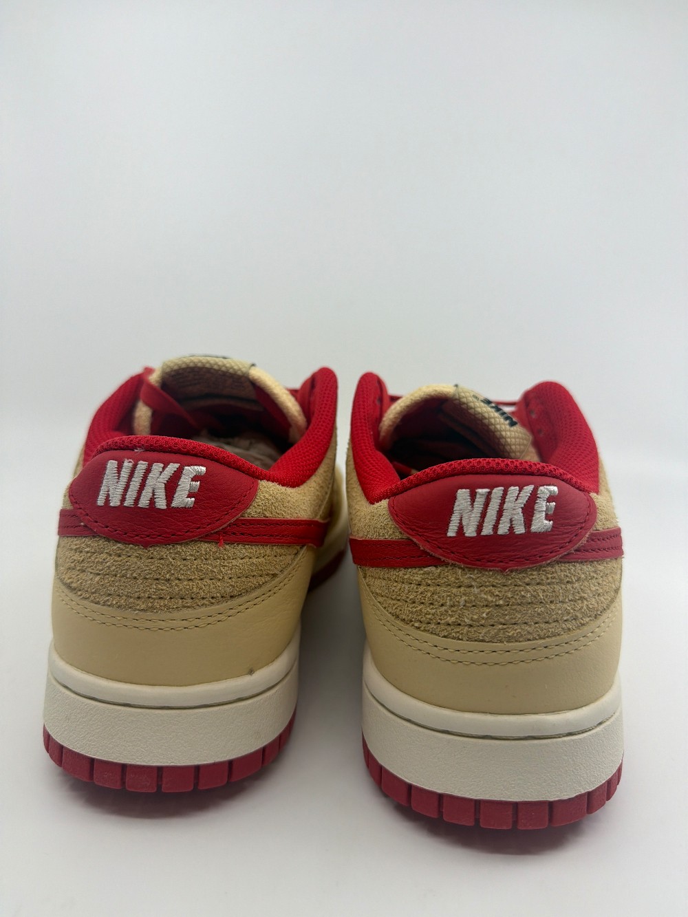 NIKE DUNK LOW - STRAWBERRY WAFFLE