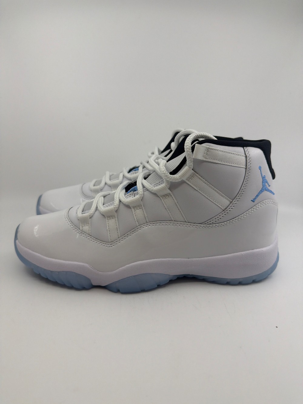 AJ 11 - LEGEND BLUE (2024)