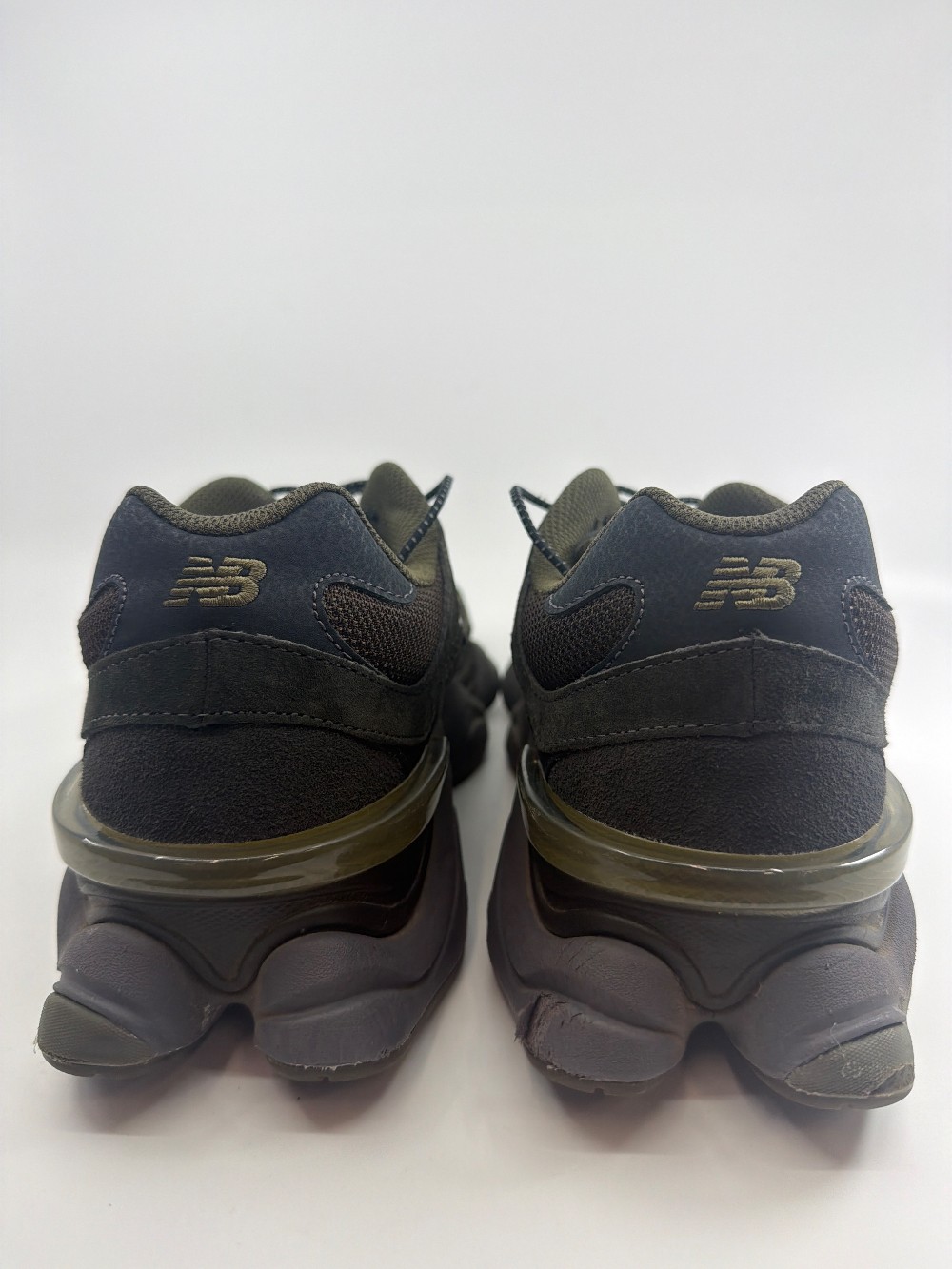 *USED* NEW BALANCE 9060 - BLACKTOP DARK MOSS