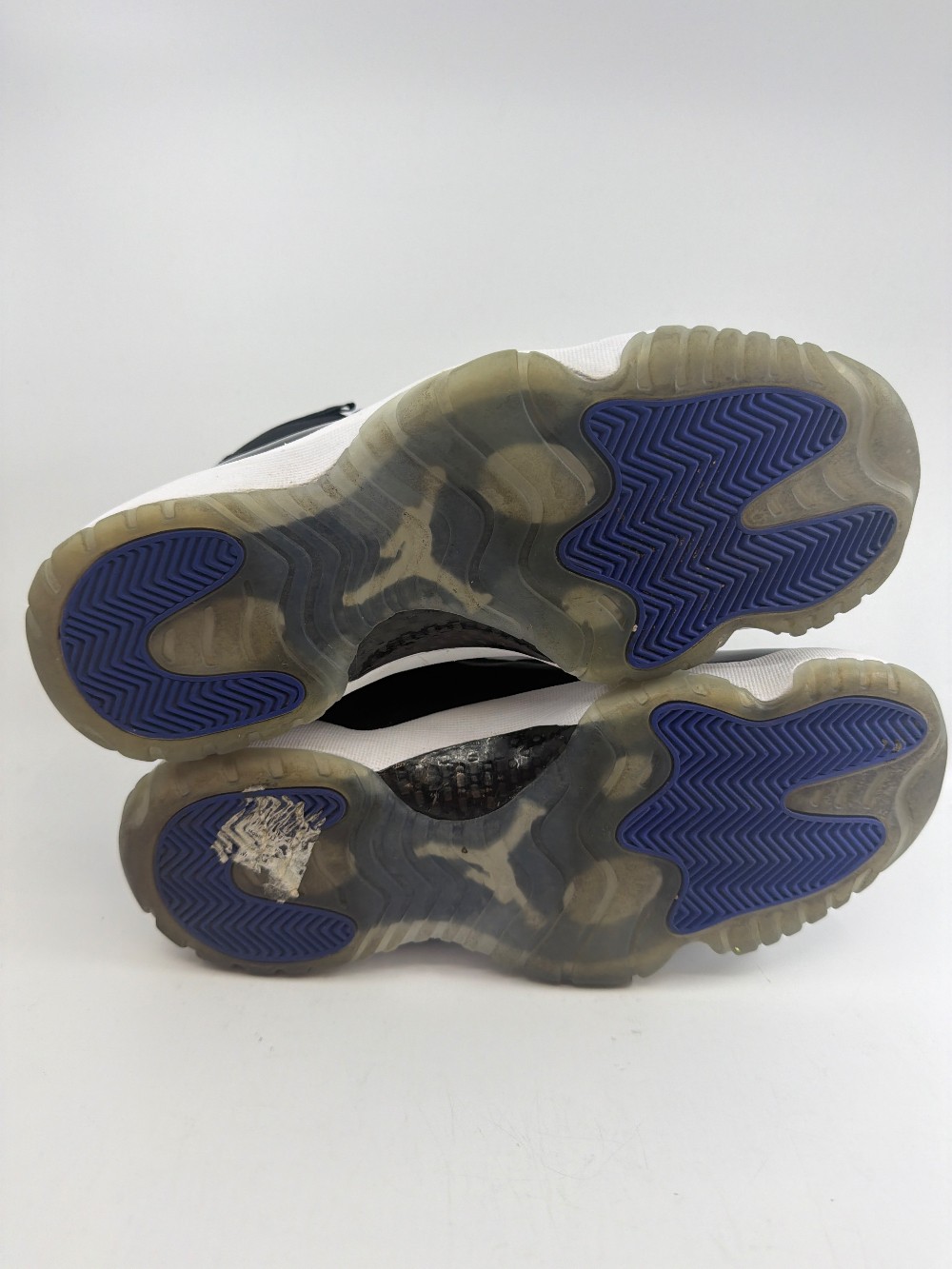 *USED* AJ 11 - SPACE JAM (2016)