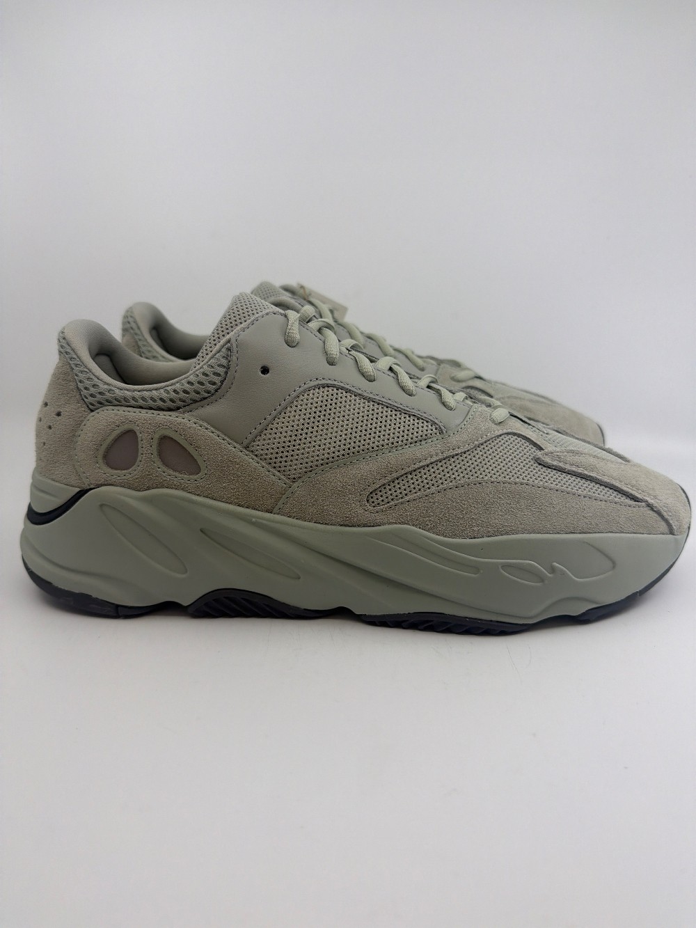 YEEZY BOOST 700 - SALT