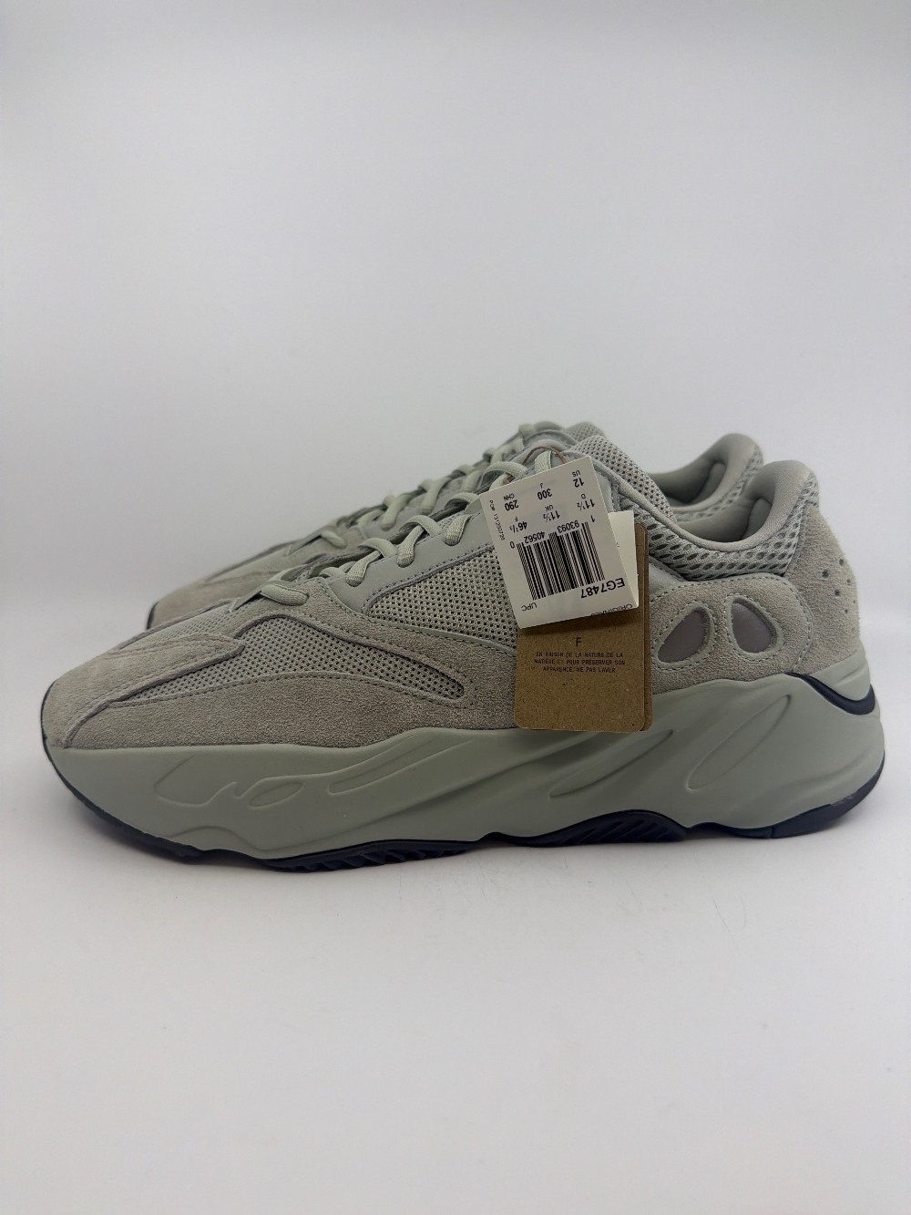 YEEZY BOOST 700 - SALT