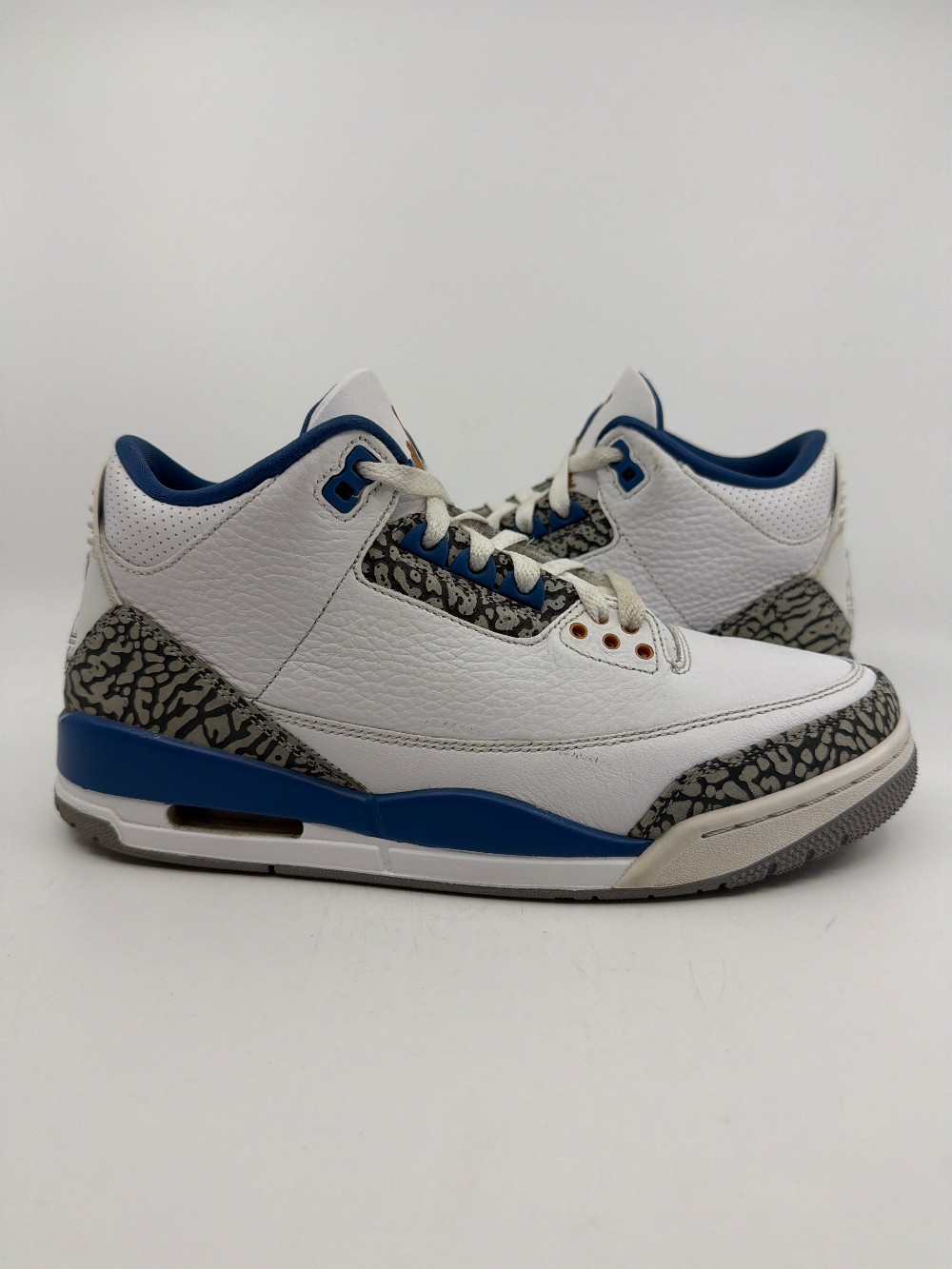 *USED* AJ 3 - WIZARDS