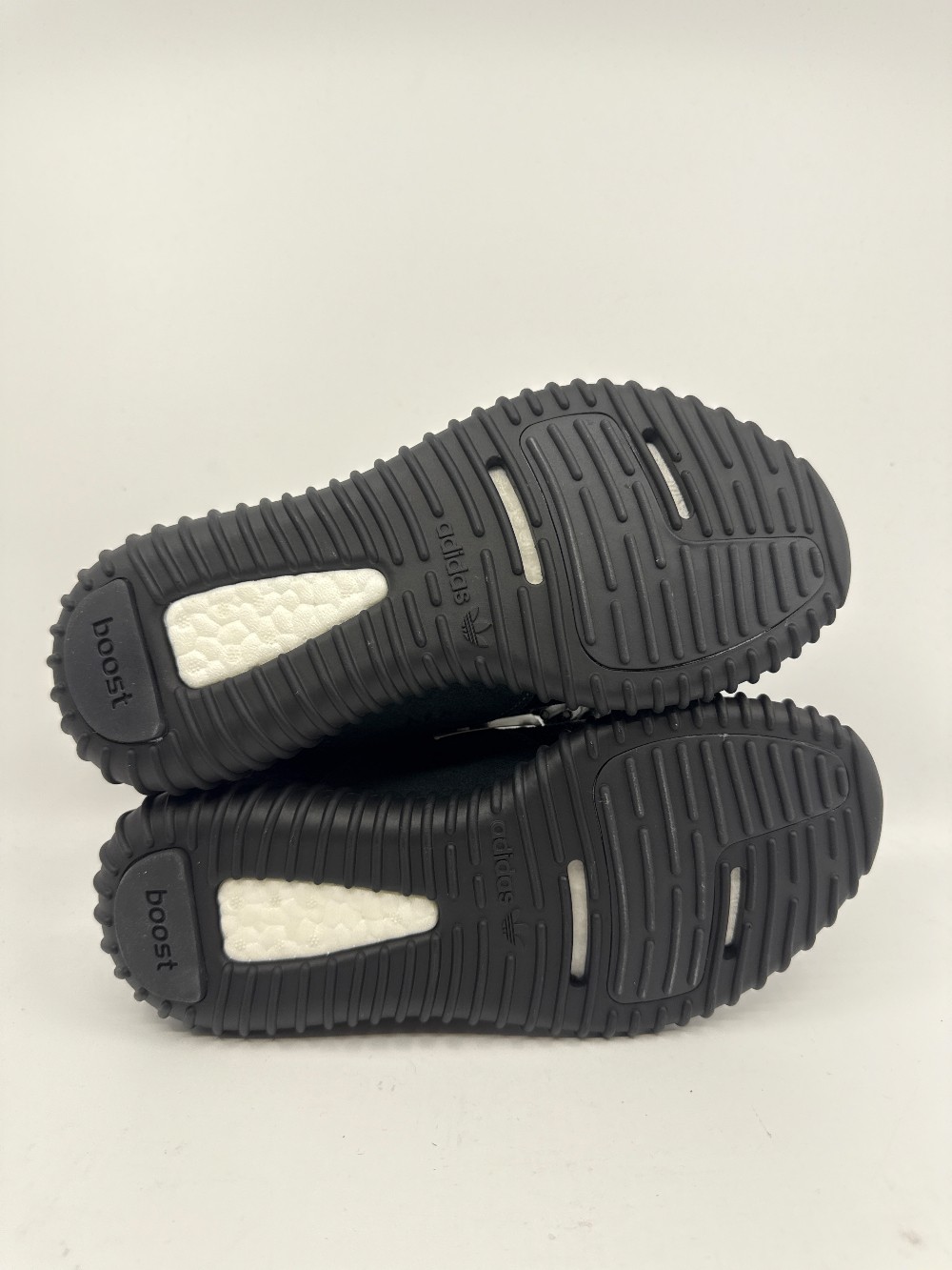 *NO BOX* YEEZY BOOST 350 V1 - PIRATE BLACK (2023)