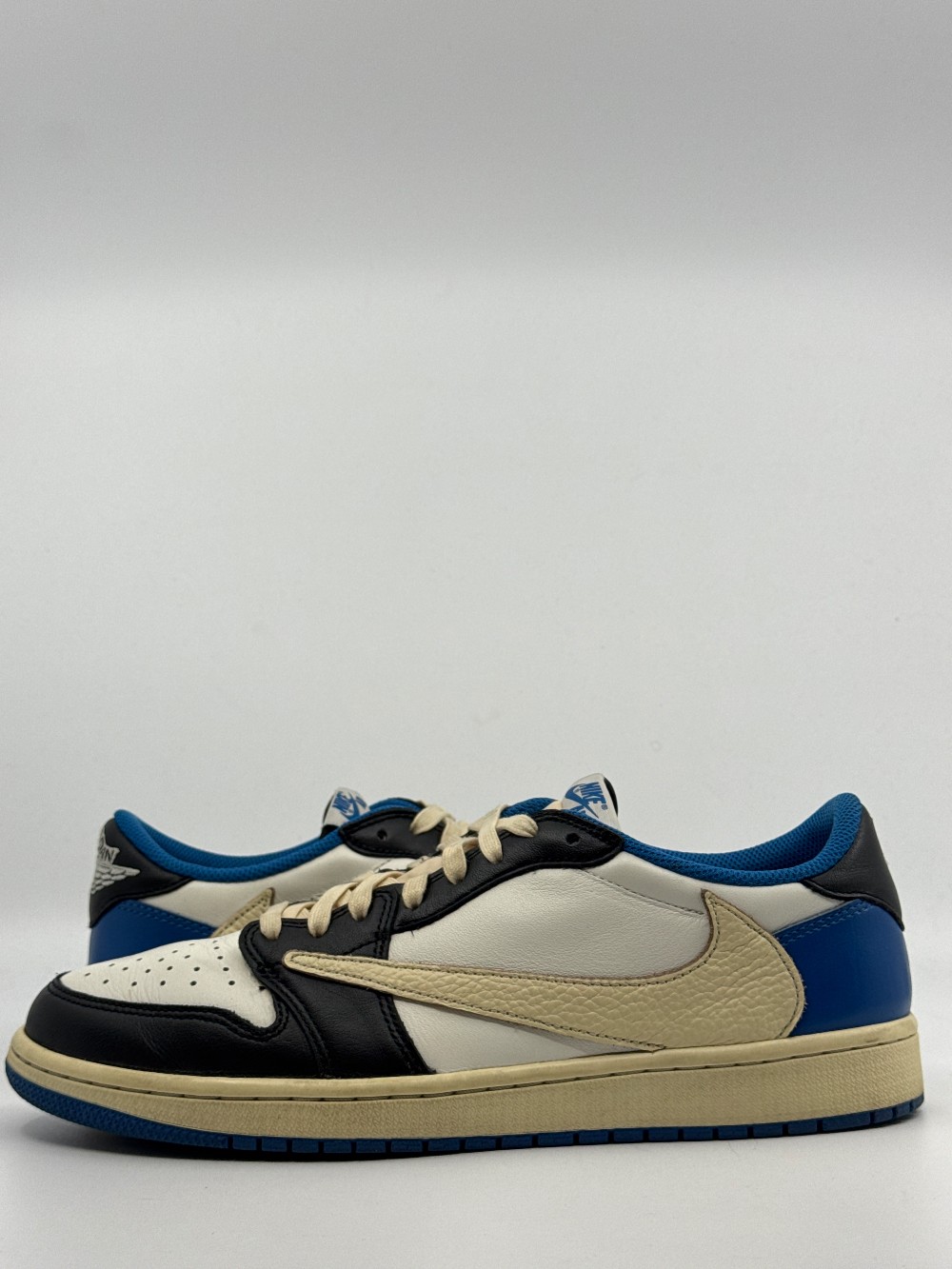 *USED* AJ 1 LOW X TRAVIS SCOTT - FRAGMENT