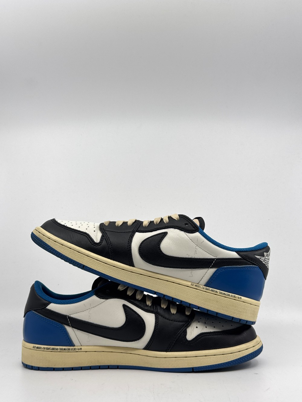 *USED* AJ 1 LOW X TRAVIS SCOTT - FRAGMENT