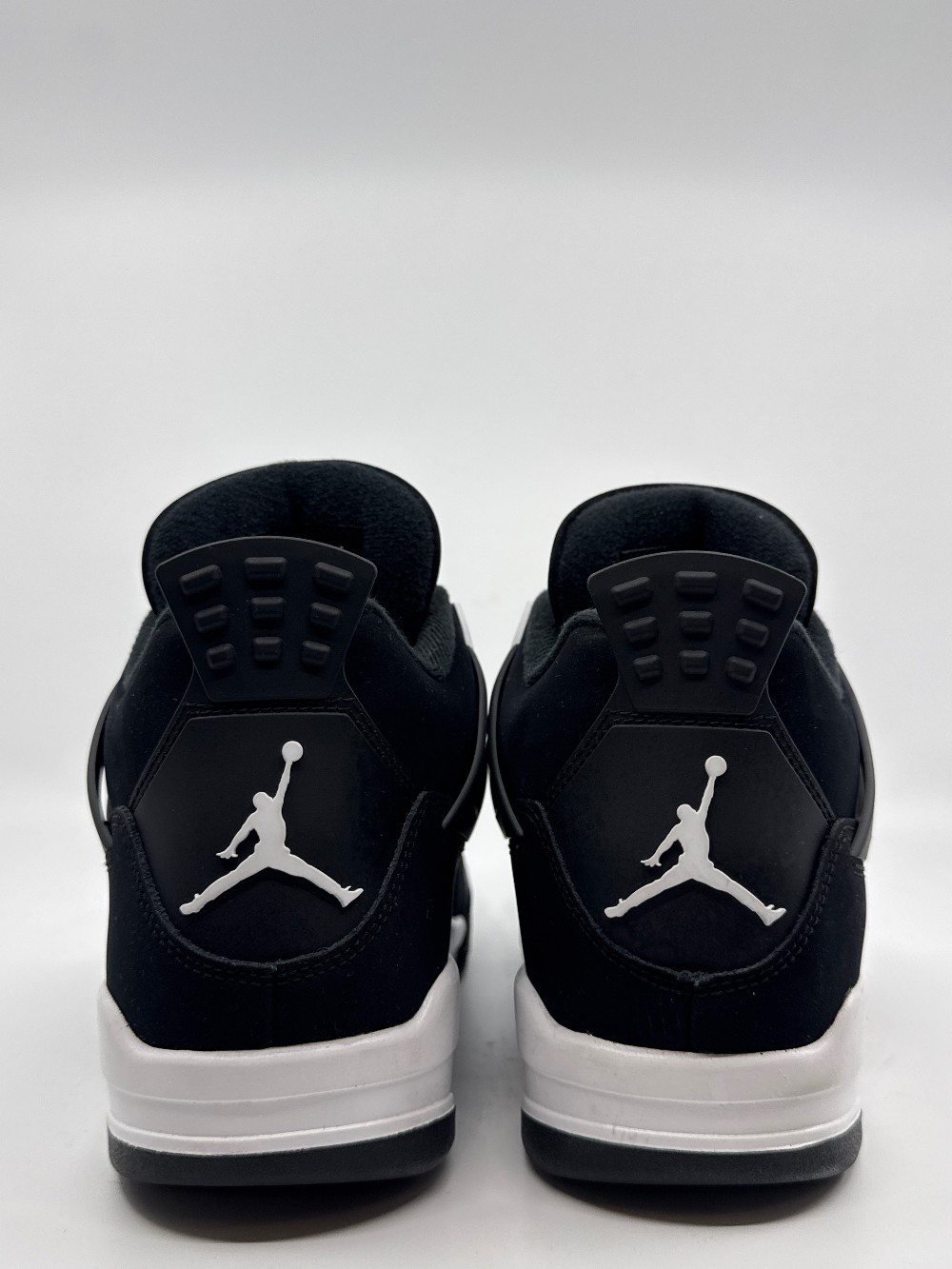 *USED* AJ 4 - WHITE THUNDER