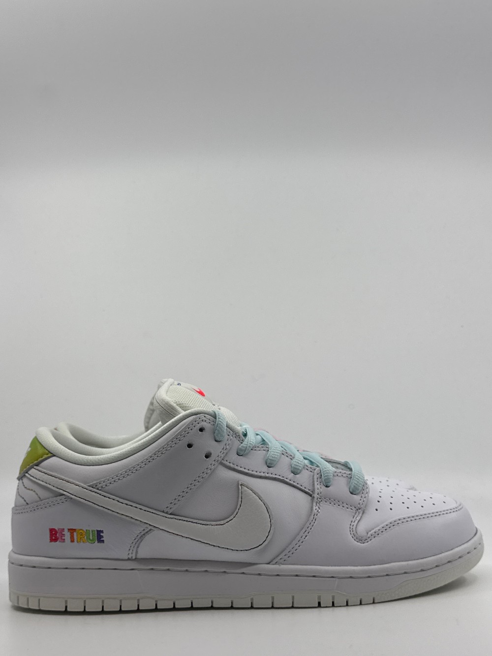 NIKE SB DUNK LOW - BE TRUE