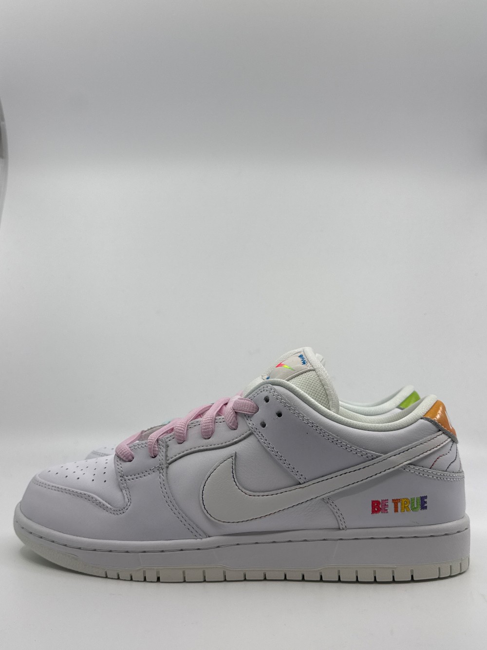 NIKE SB DUNK LOW - BE TRUE