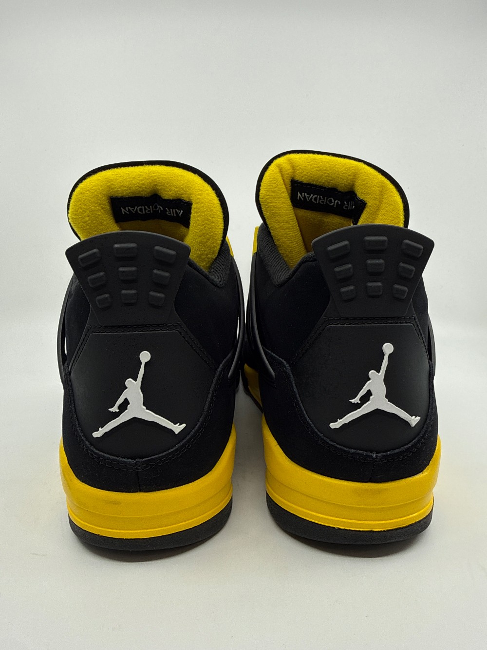 *VNDS* AJ 4 - THUNDER (2023)