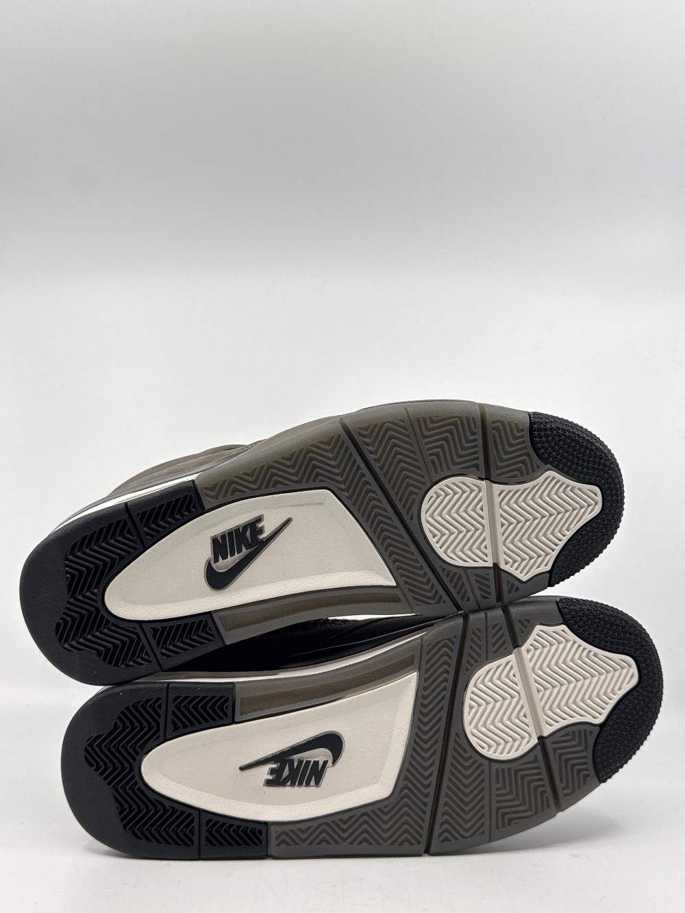 AJ 4 - CAVE STONE