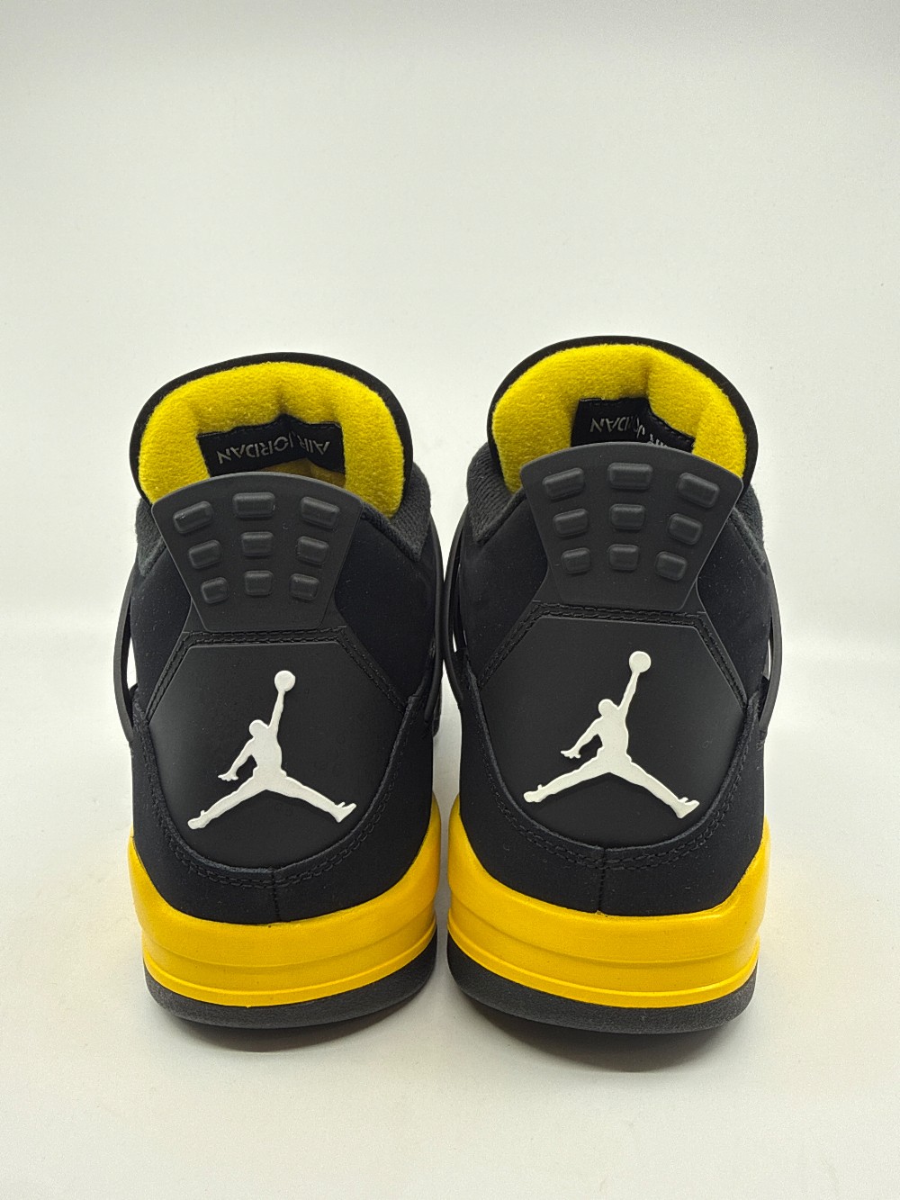 *VNDS* AJ 4 - THUNDER (2023)