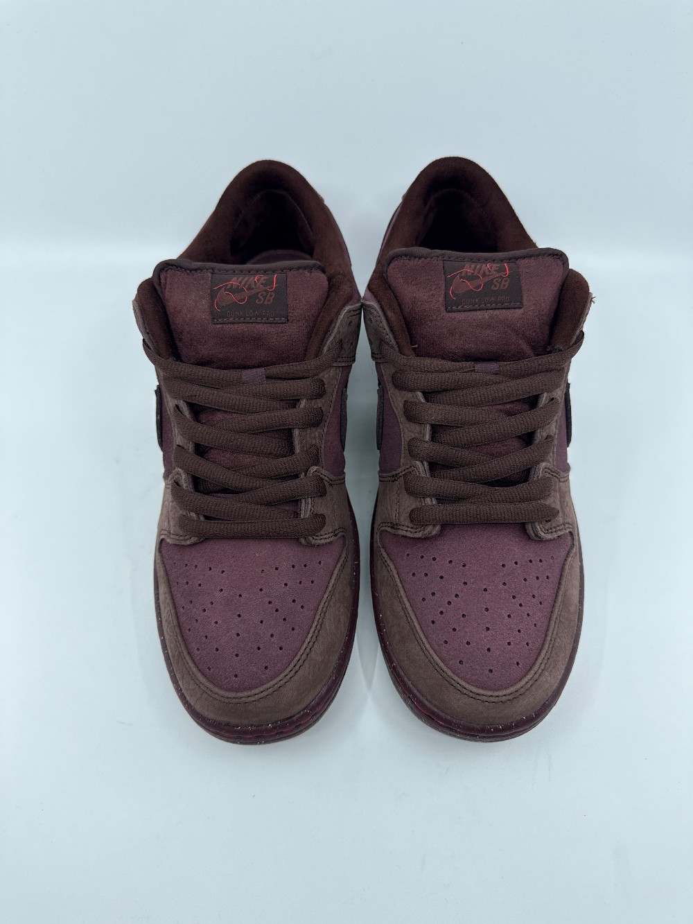 NIKE SB DUNK LOW - CITY OF LOVE BURGUNDY CRUSH