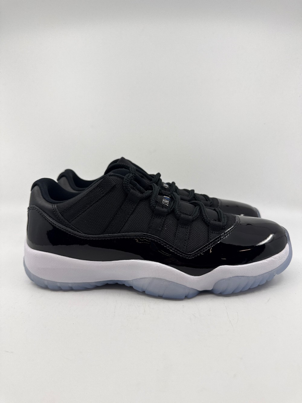 AJ 11 - SPACE JAM