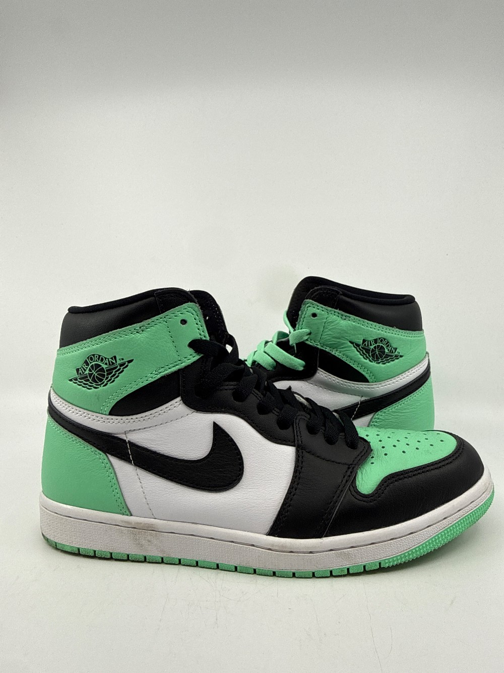 *USED* AJ 1 - GREEN GLOW