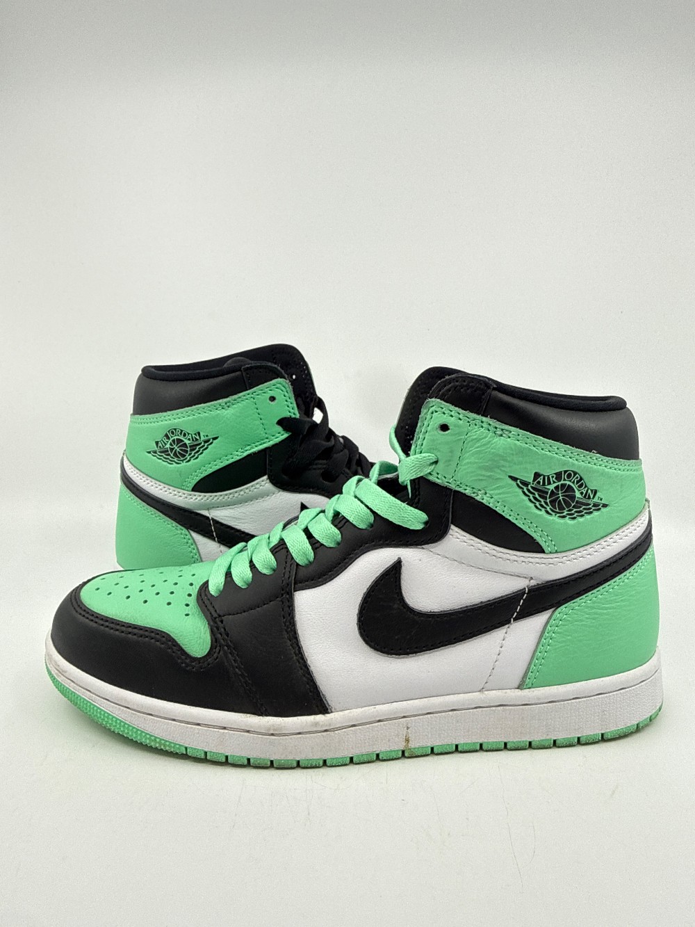 *USED* AJ 1 - GREEN GLOW