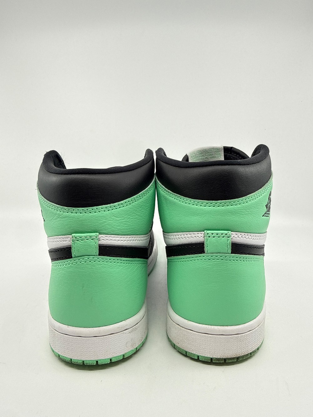 *USED* AJ 1 - GREEN GLOW