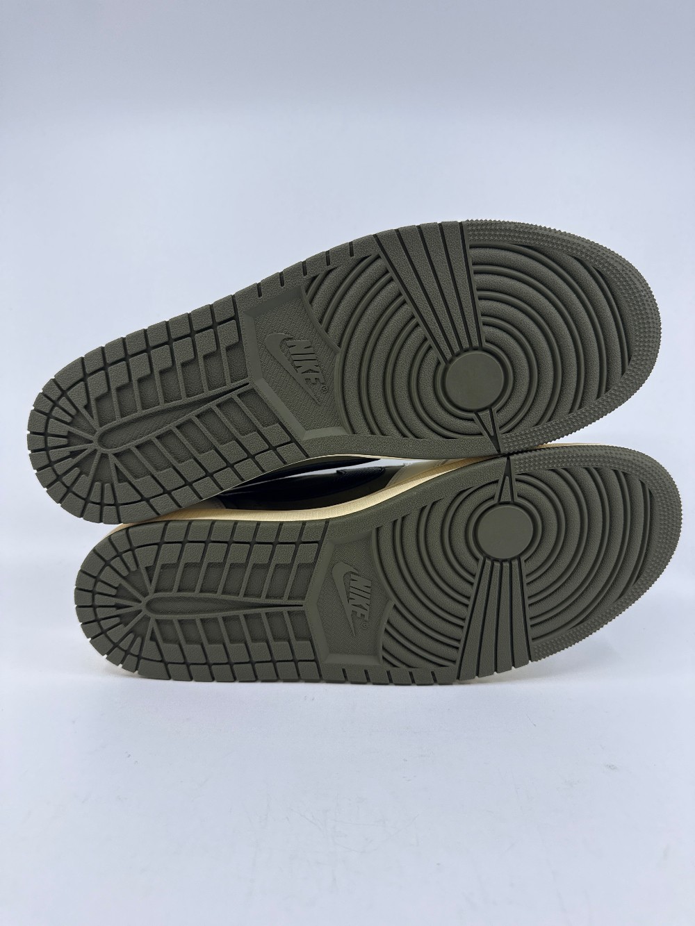 AJ 1 LOW X TRAVIS SCOTT - MEDIUM OLIVE