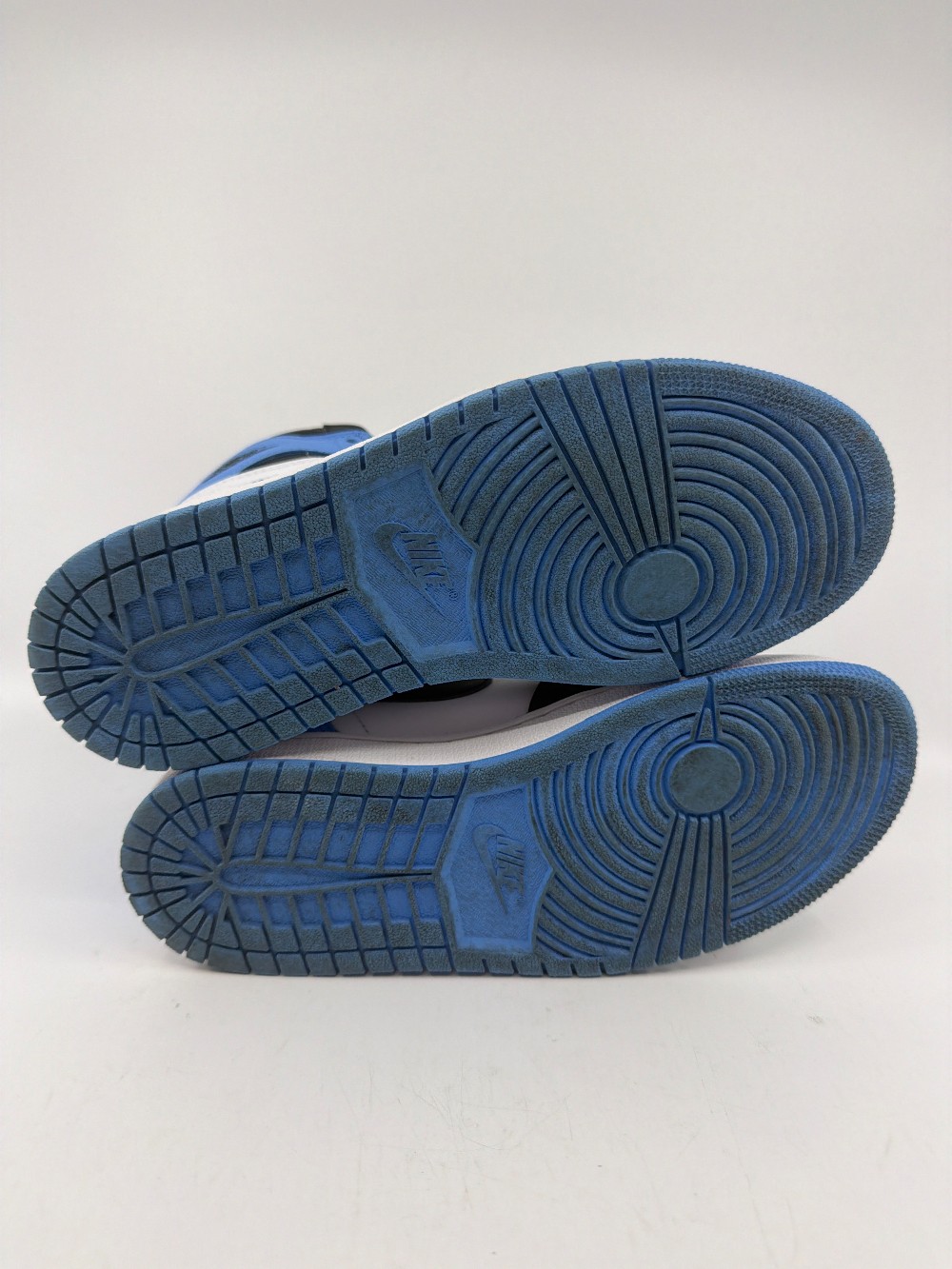 *USED* AJ 1 - UNC TOE