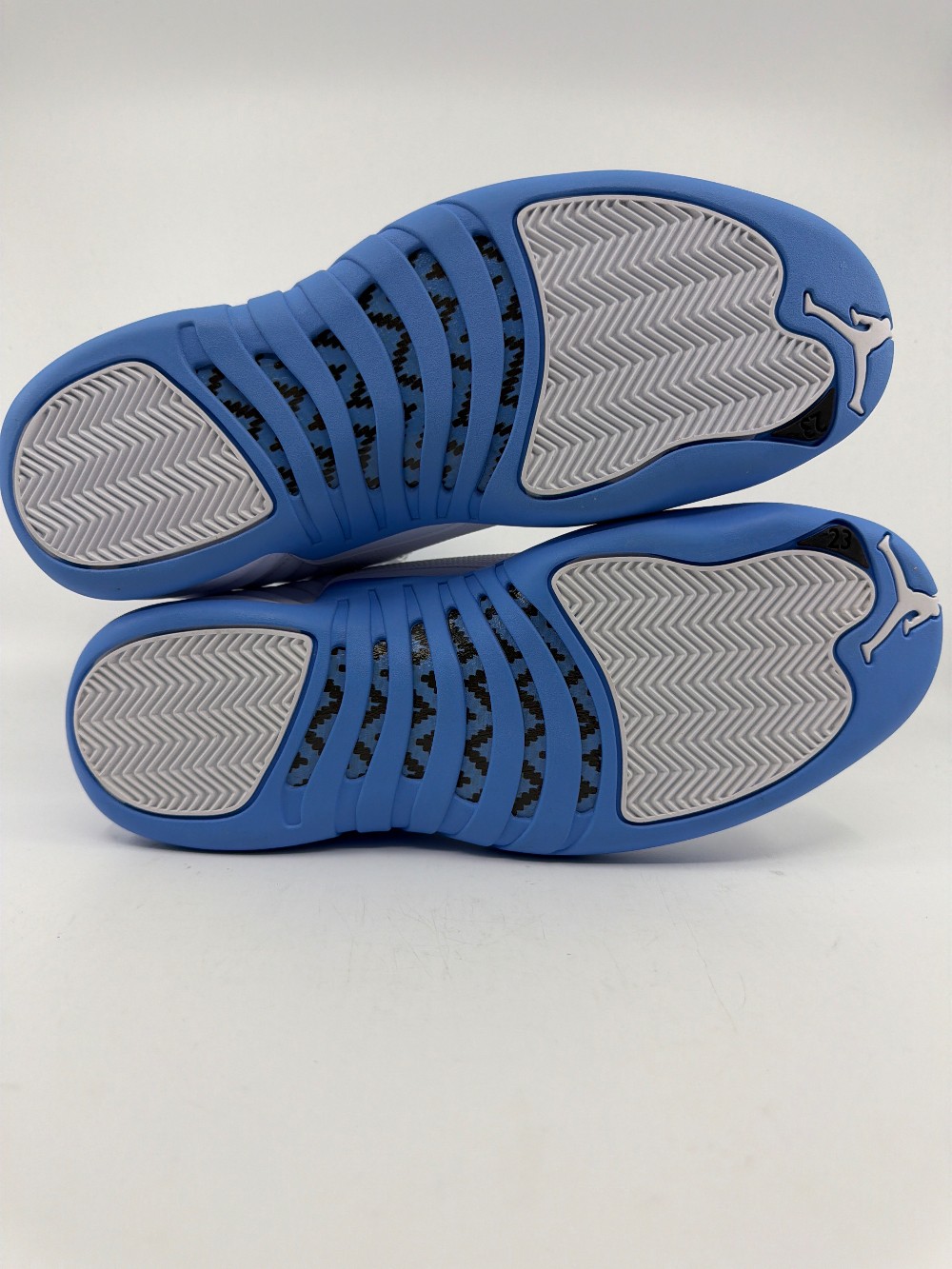 AJ 12 - MELO (2025)