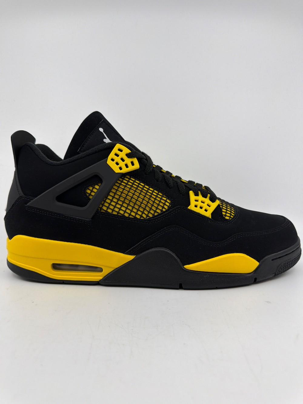 AJ 4 - THUNDER (2023)