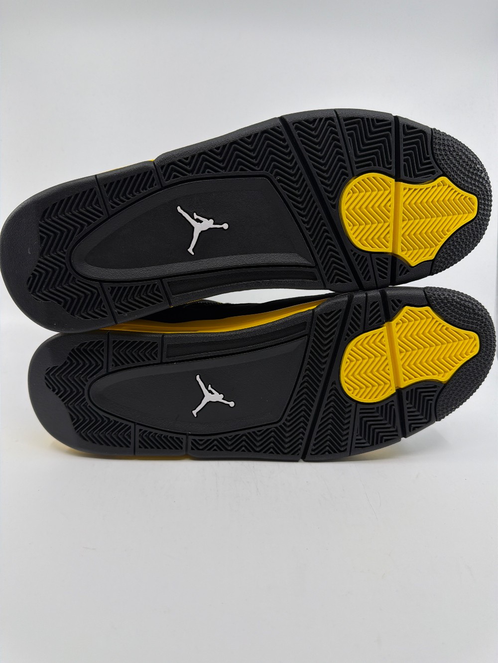 AJ 4 - THUNDER (2023)