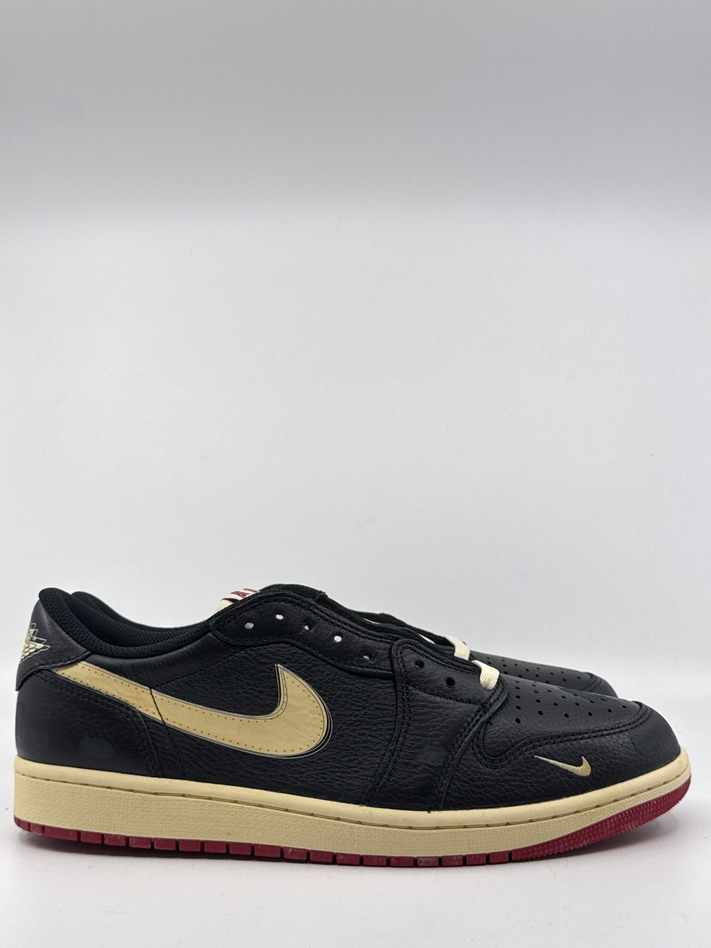 AJ 1 LOW OG X NIGEL SYLVESTER - BETTER WITH TIME