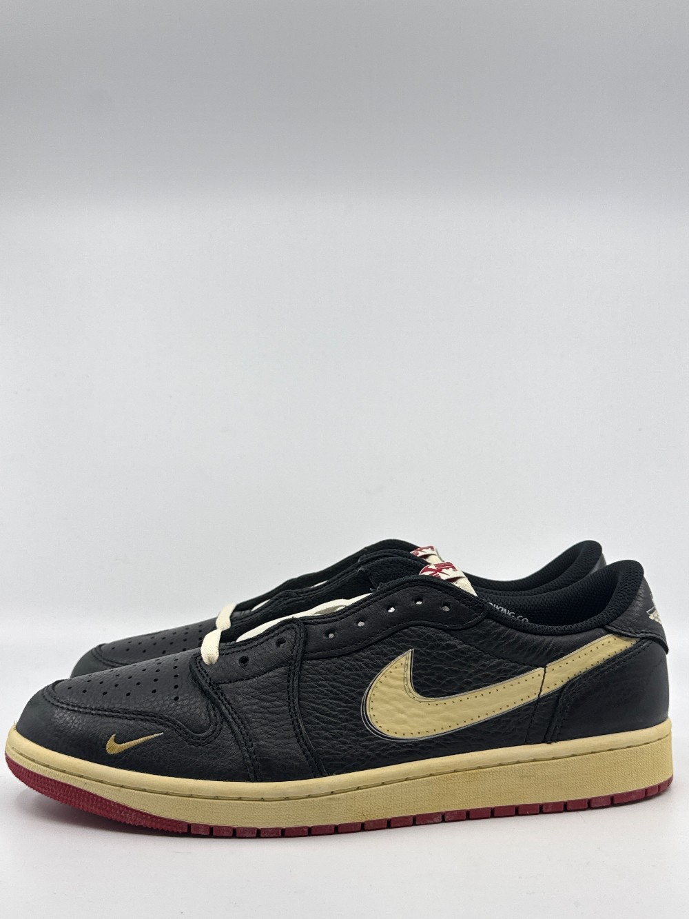 AJ 1 LOW OG X NIGEL SYLVESTER - BETTER WITH TIME