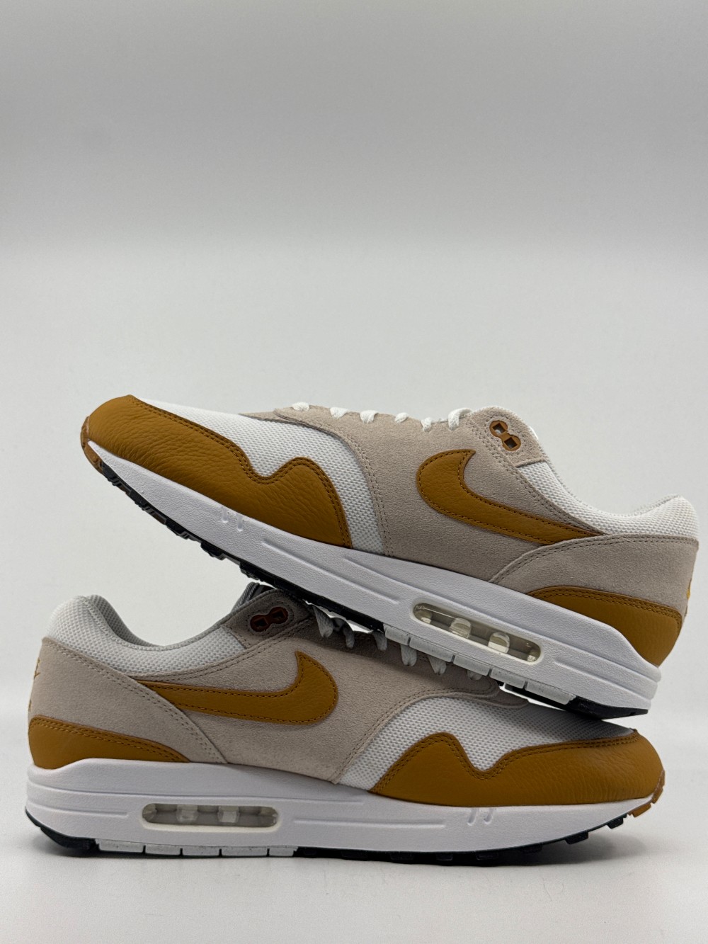 NIKE AIR MAX 1 - BRONZE