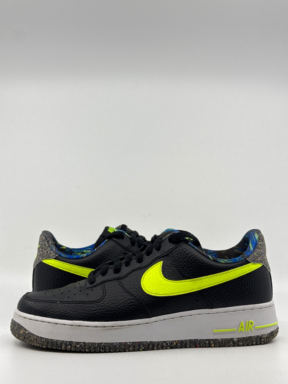 *USED/NO BOX* NIKE AF1 - BLACK VOLT GRIND