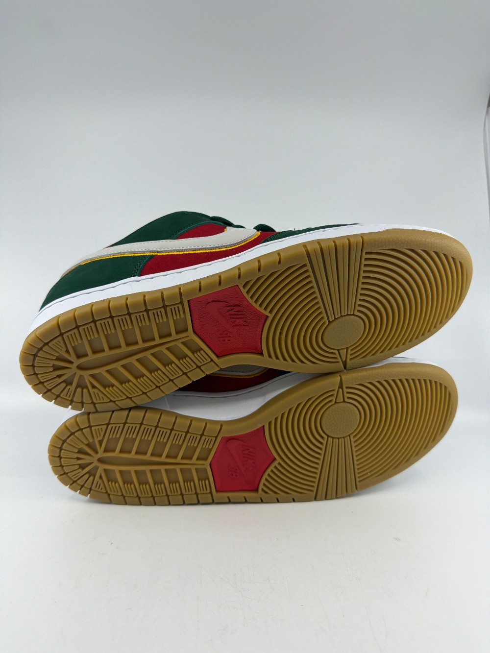 NIKE SB DUNK LOW - SEATTLE SUPERSONICS
