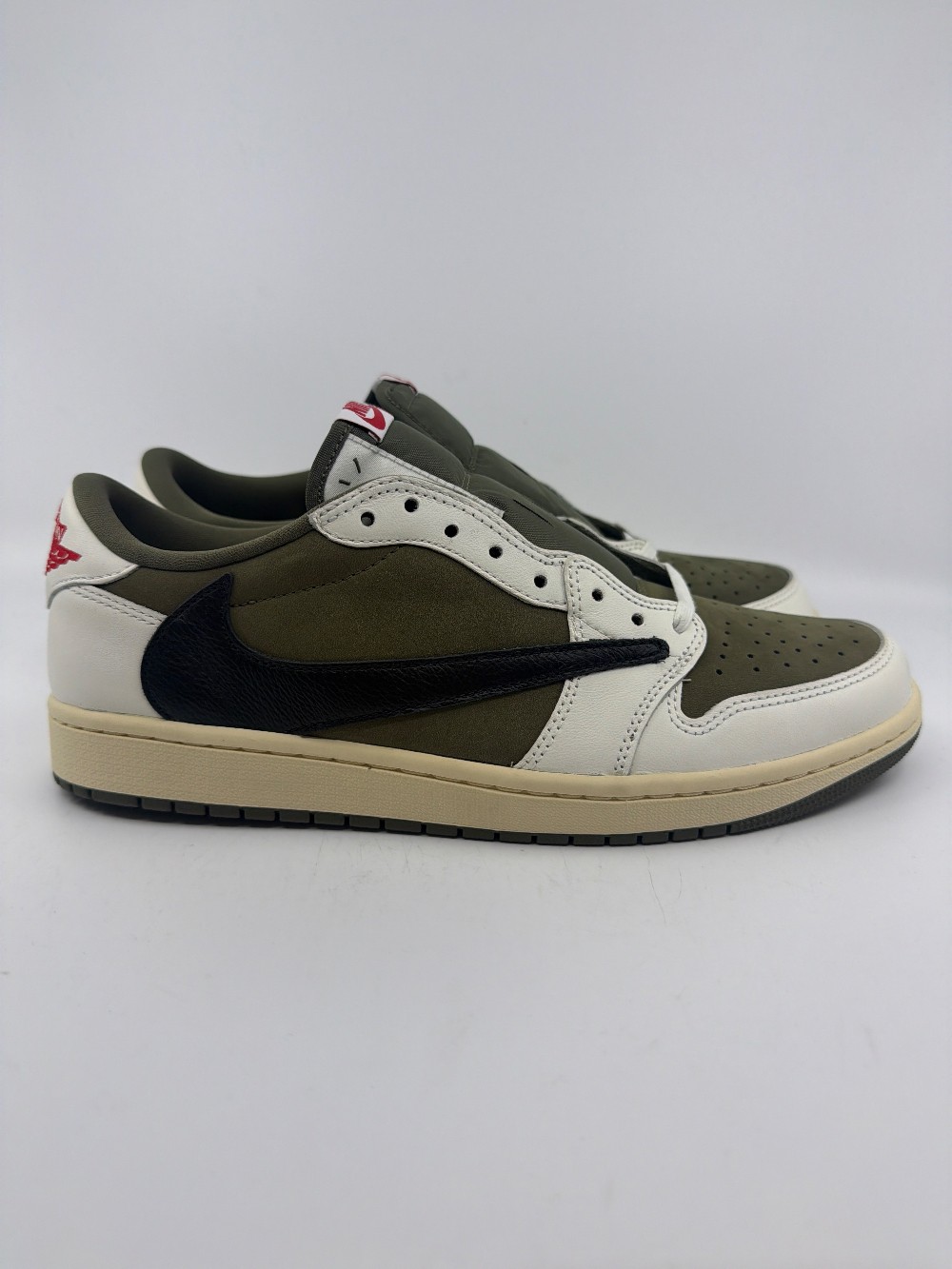 AJ1 LOW X TRAVIS SCOTT - MEDIUM OLIVE