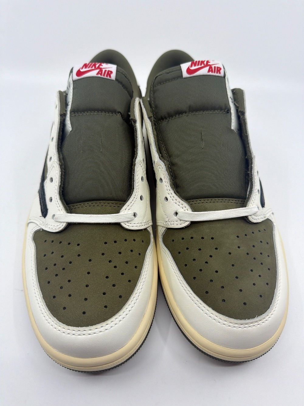 AJ1 LOW X TRAVIS SCOTT - MEDIUM OLIVE