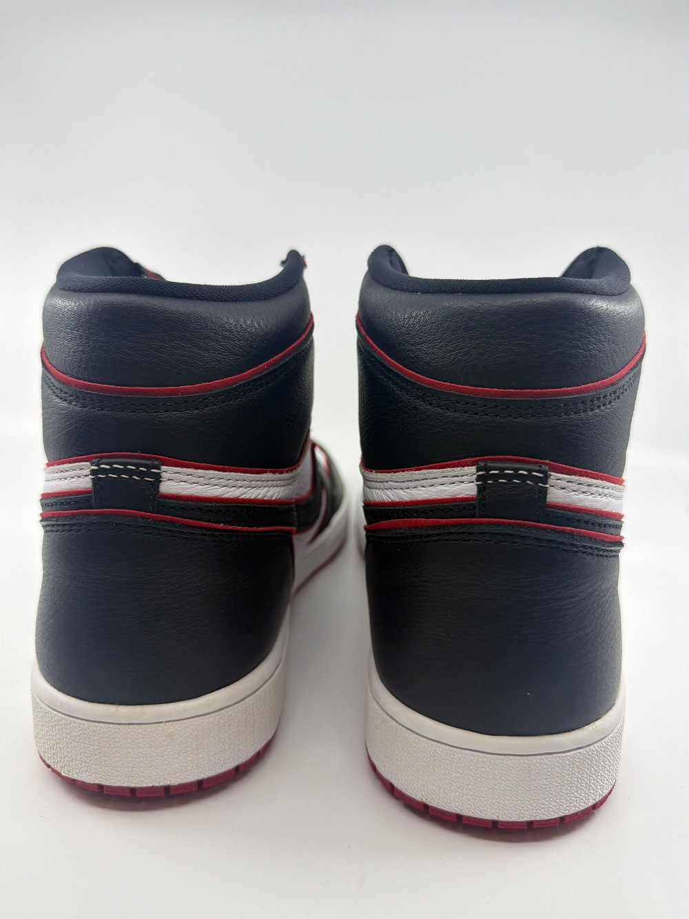 *USED* AJ 1 - BLOODLINE