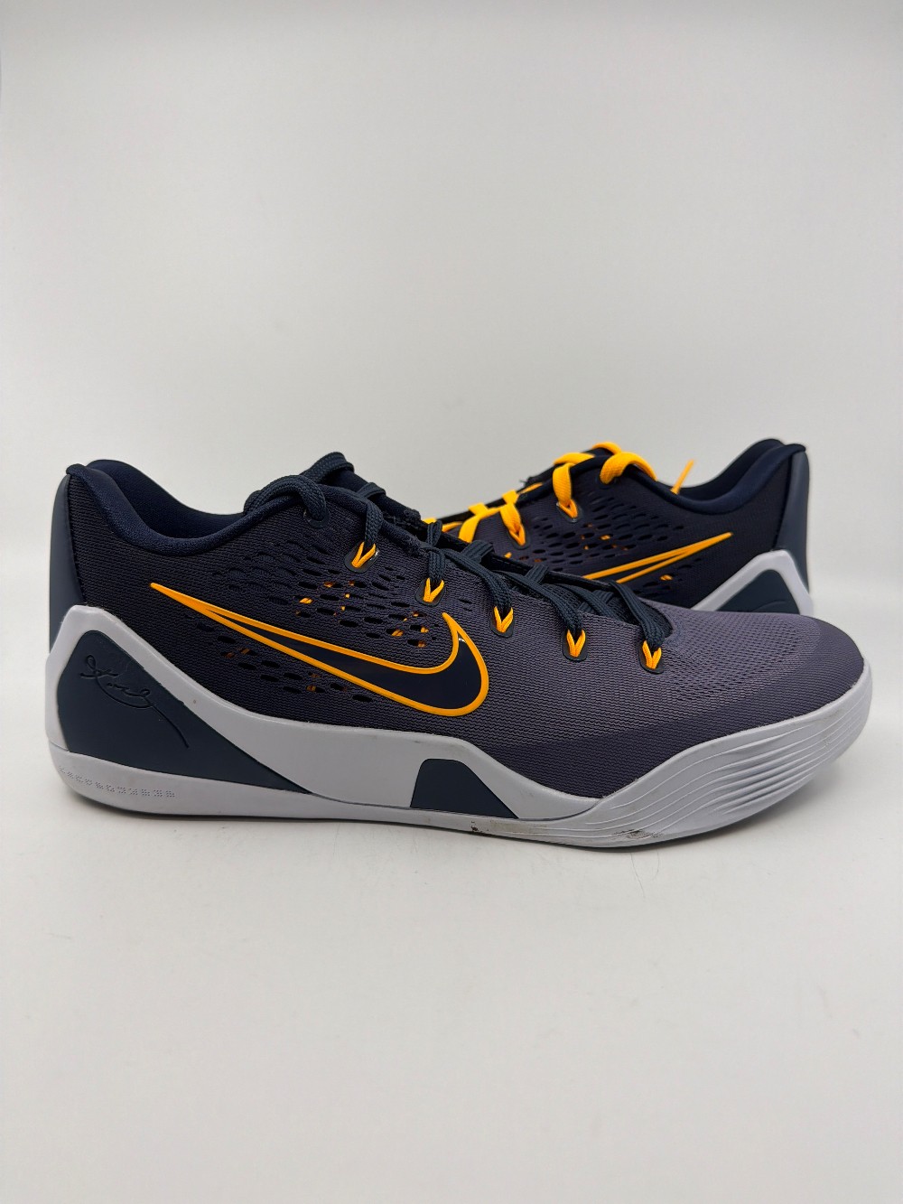 *USED/NO BOX* NIKE KOBE 9 EM LOW PROTRO - FADE