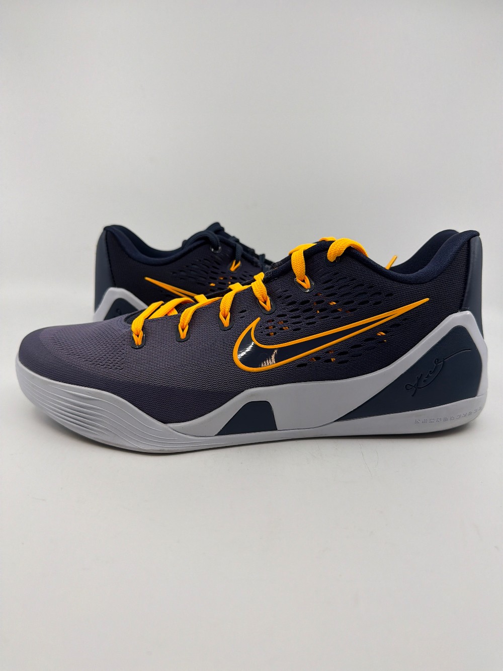 *USED/NO BOX* NIKE KOBE 9 EM LOW PROTRO - FADE