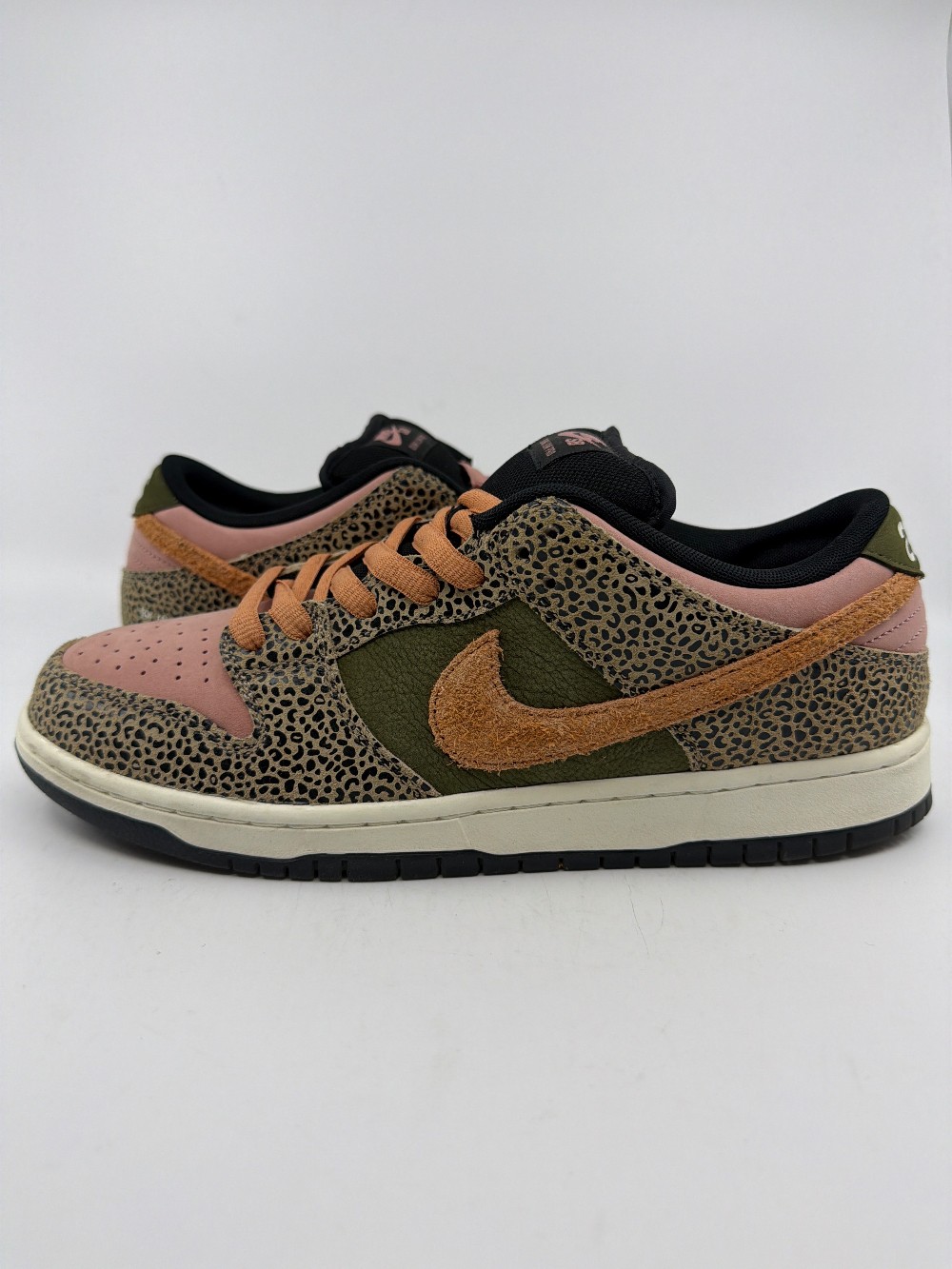 *USED* NIKE SB DUNK LOW - ARTS-REC